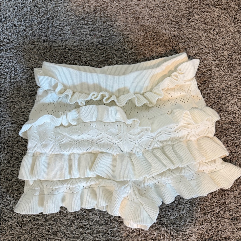 Cream Ruffled mini Shorts - Picture 3 of 3